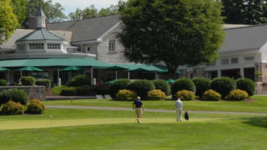 Lehigh CC: Practice area & clubhouse