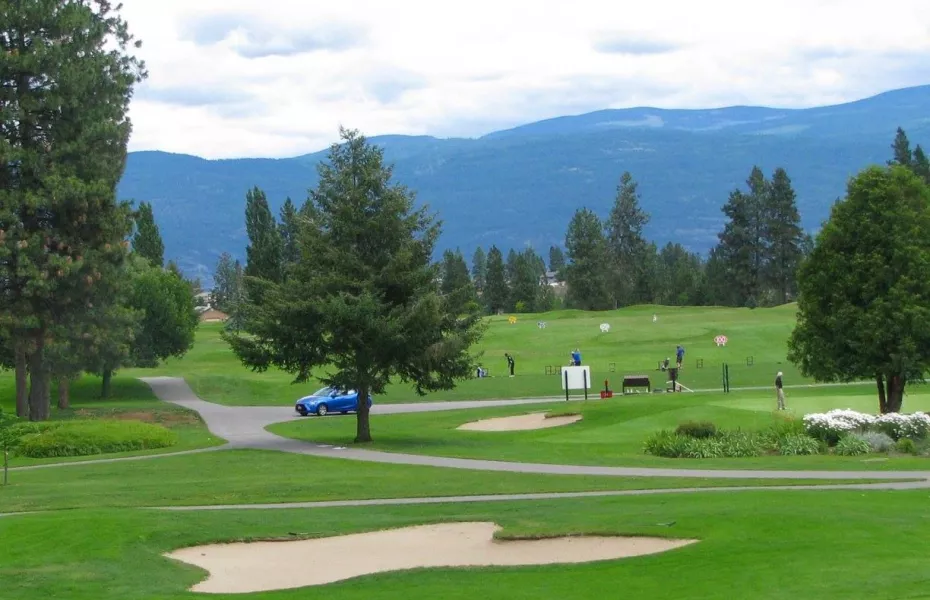 Sumac Ridge GC: Driving range