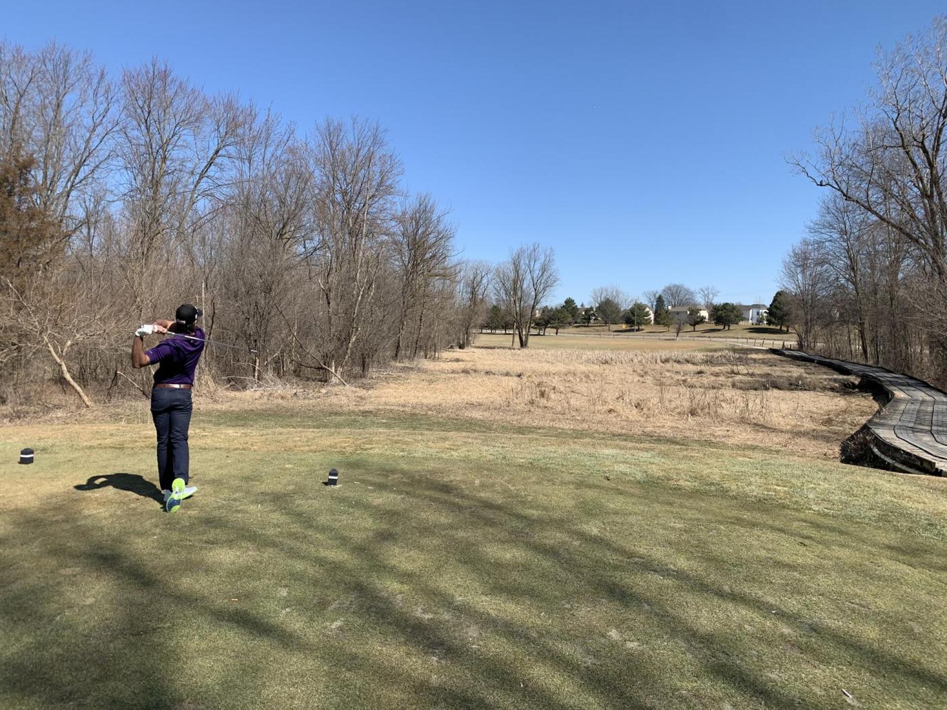 Shooting the gap. (Photo submitted by u574860414 on 03/20/2021)