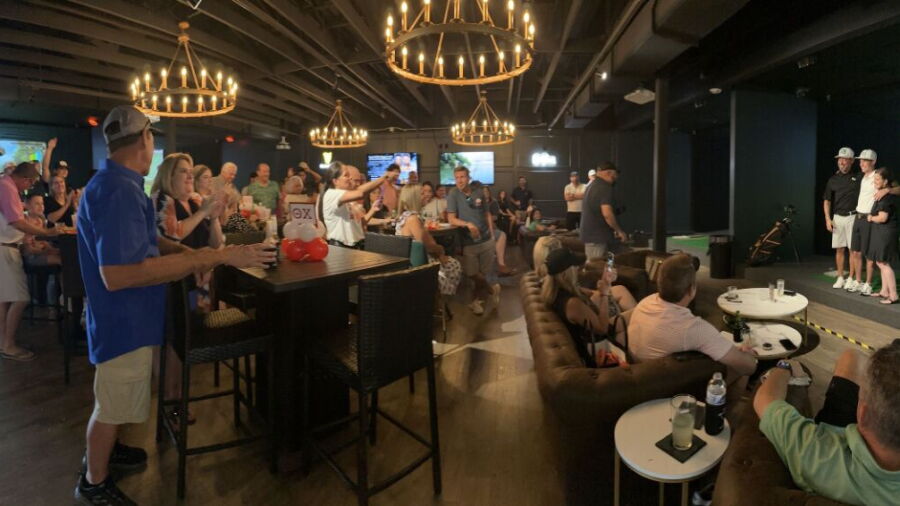 The Perfect Round Bar & Indoor Golf - Conroe
