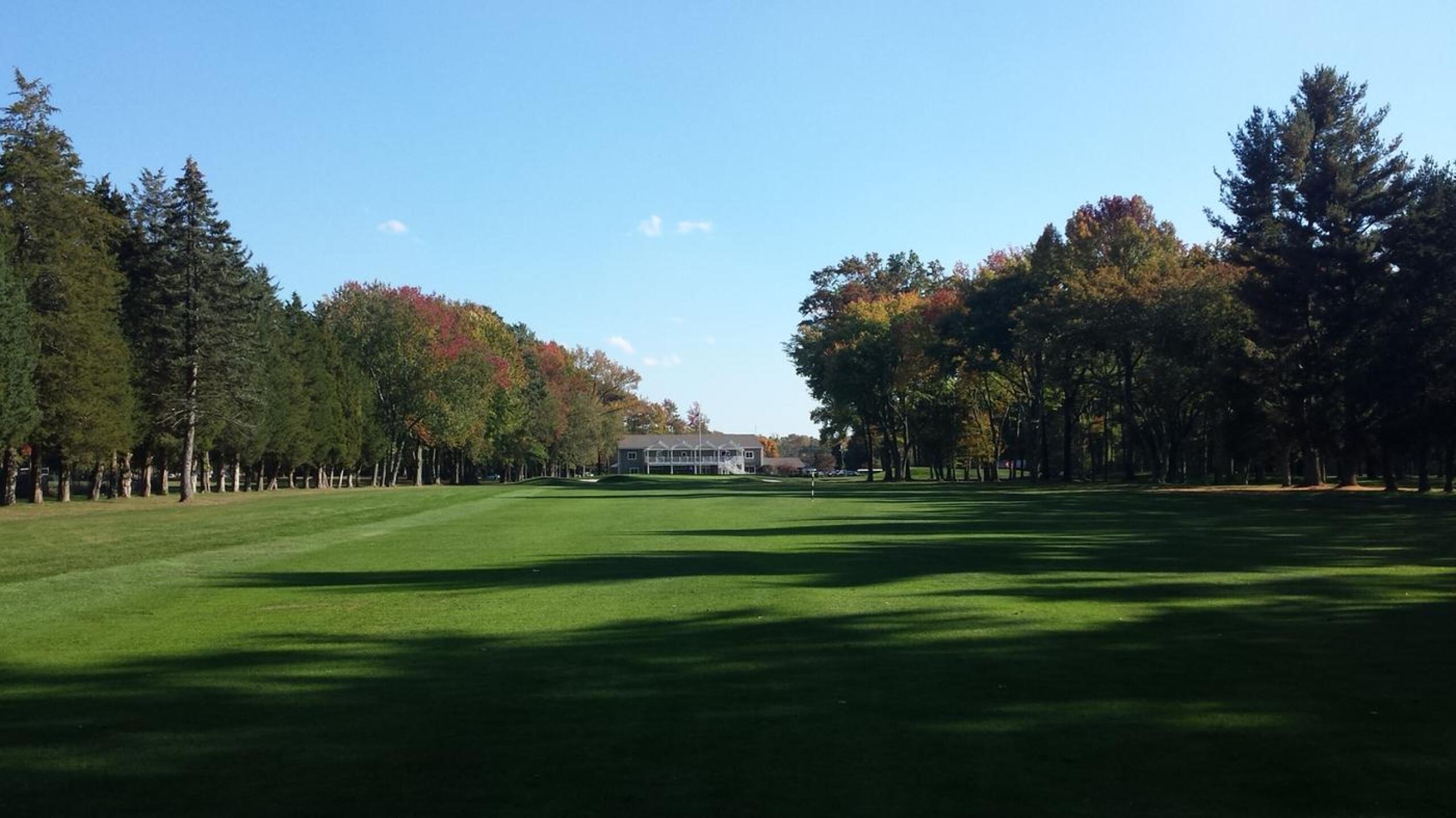 18th hole to the clubhouse (Photo submitted by jpgiblin on 10/19/2016)