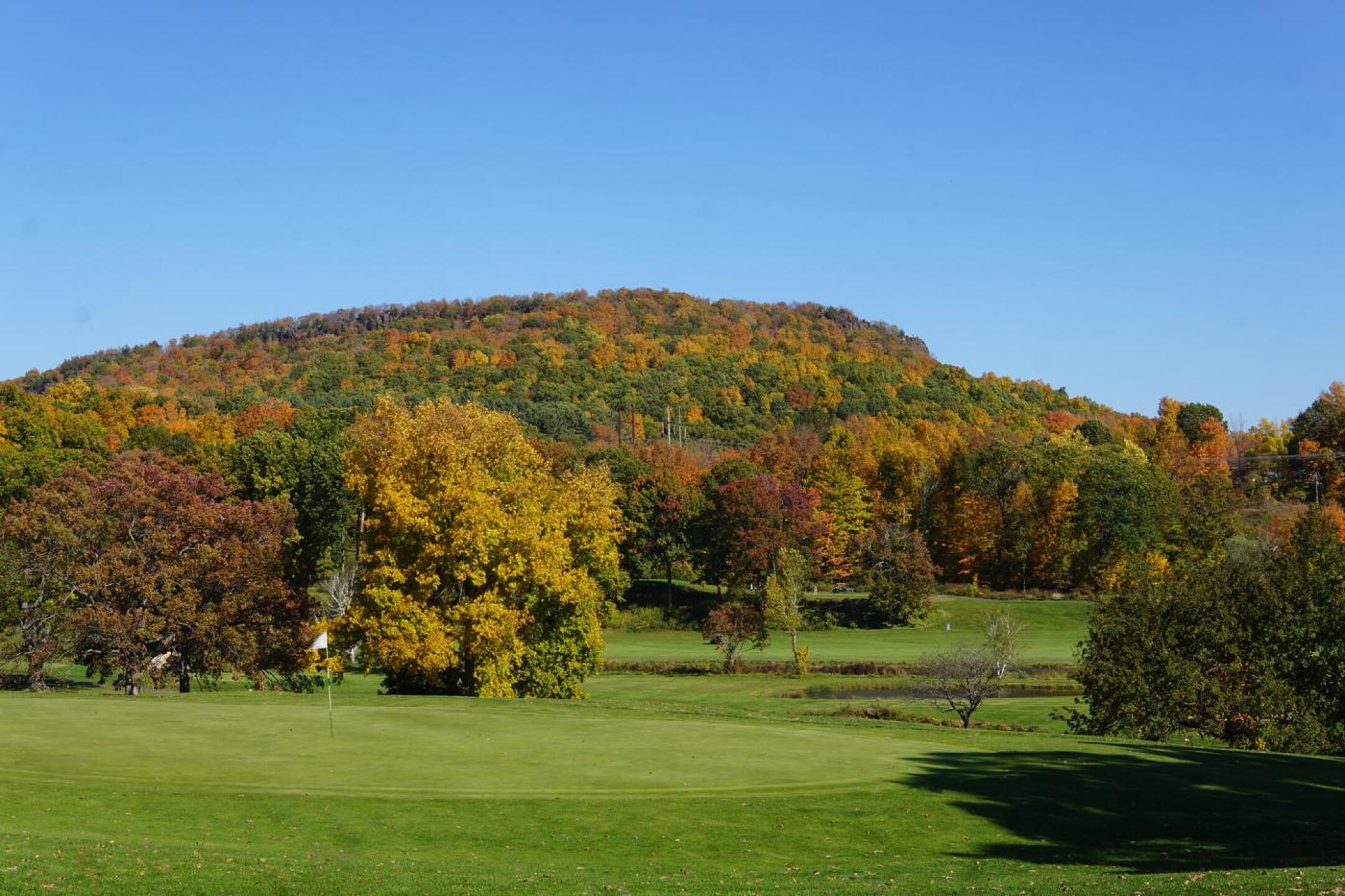 The first green at Hunter sits on a fairly tall hill and is protected by a deep, right-side bunker. (Photo submitted by AptlyLinked on 10/24/2022)