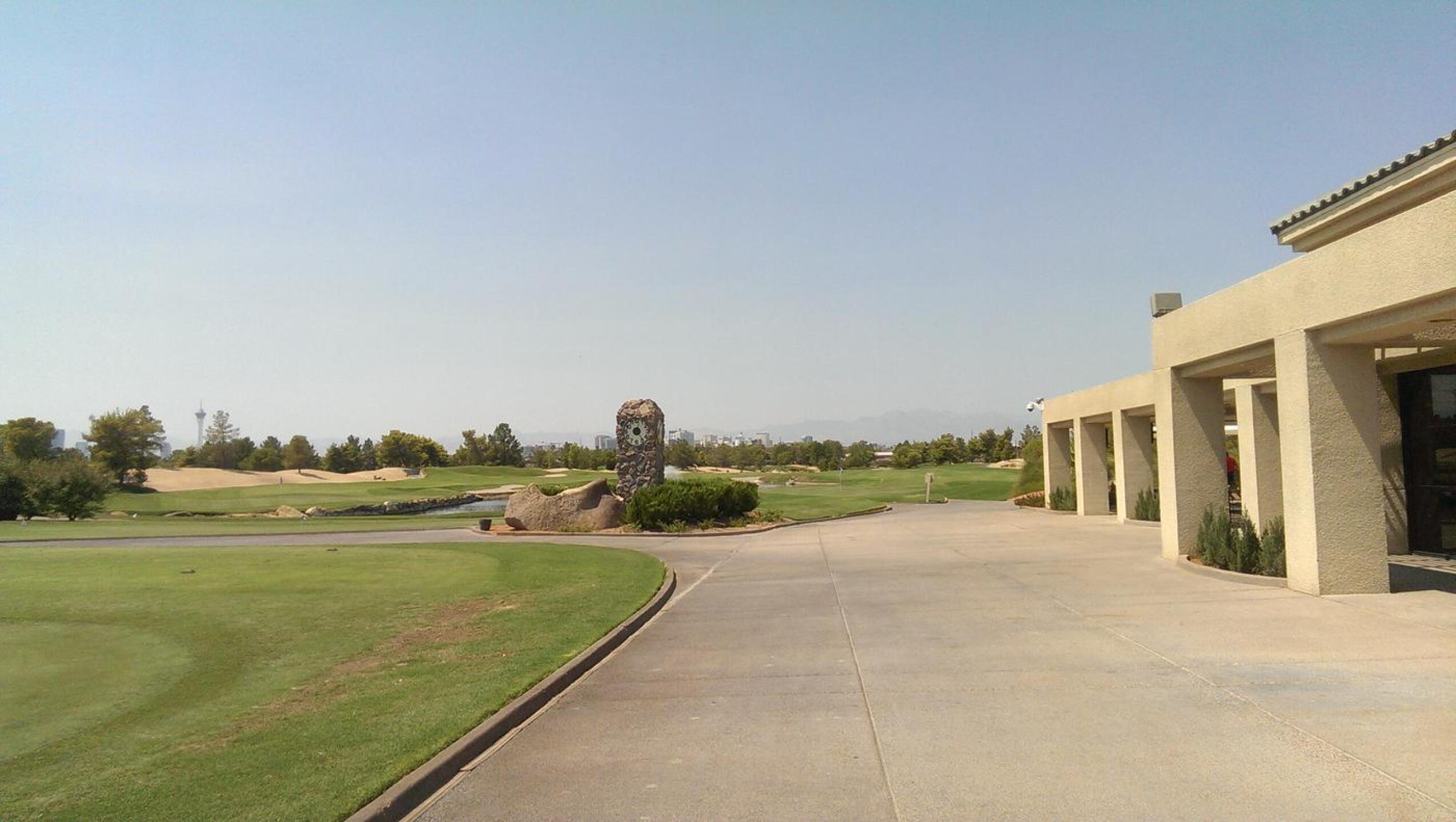 Looking back towards LV downtown and holes 9 and 18 from clubhouse (Photo submitted by deekom on 08/25/2015)