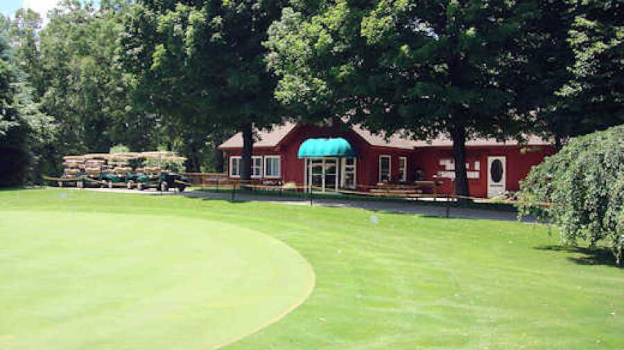 Hills Heart of the Lakes GC: clubhouse