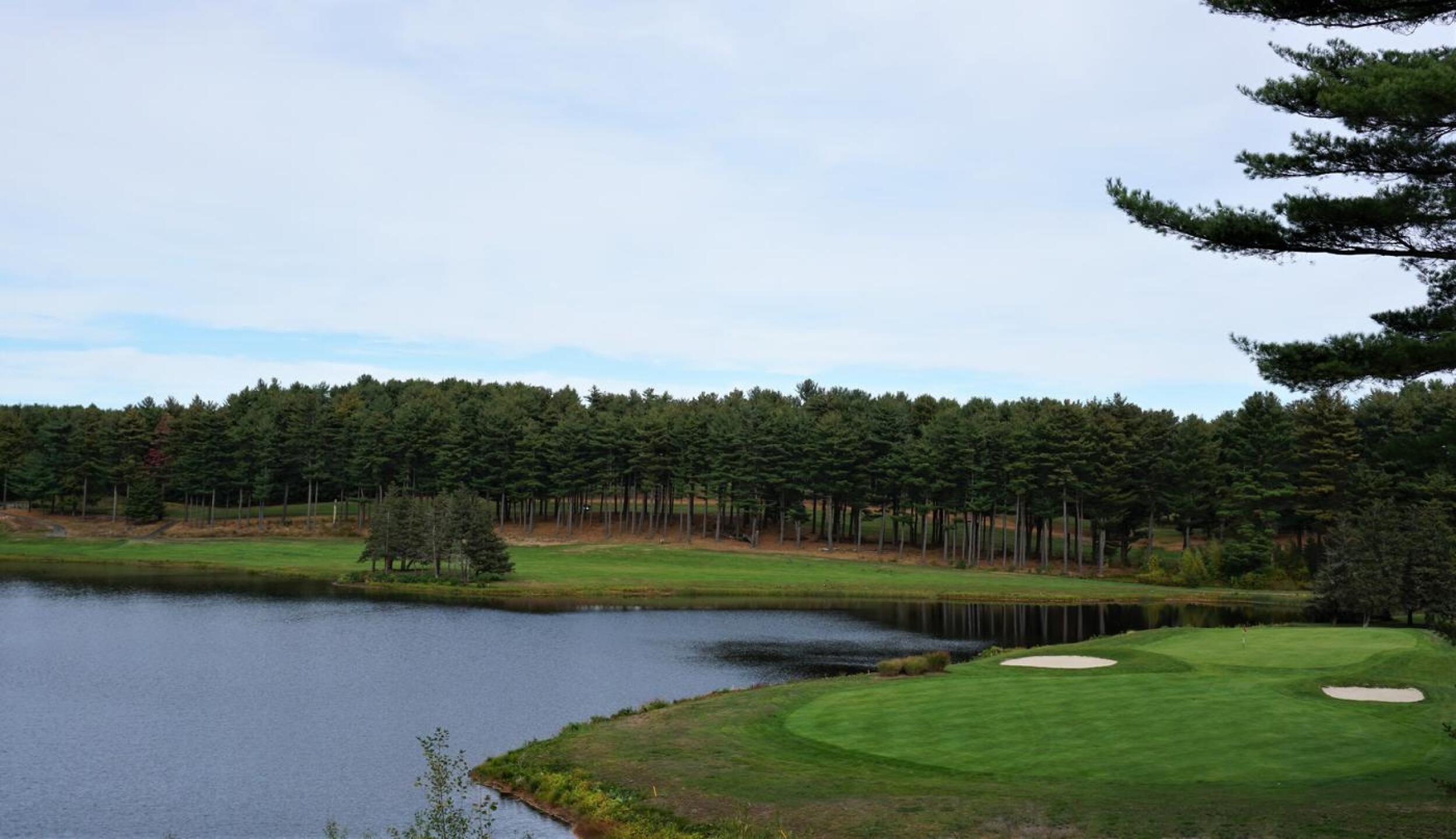 The scenery and the design of the 10th and 11th holes speak for themselves. (Photo submitted by AptlyLinked on 10/20/2020)