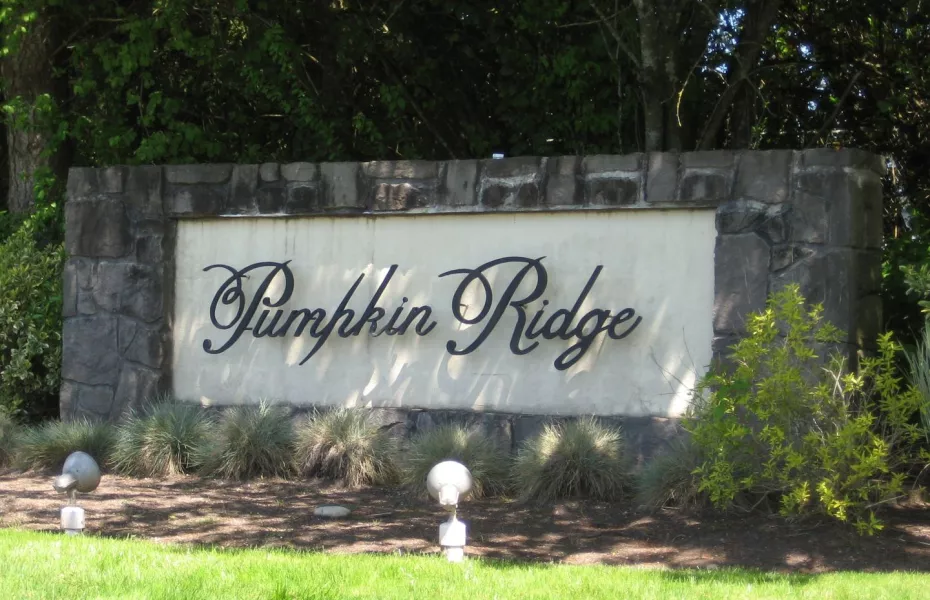 Pumpkin Ridge GC - Entrance Sign