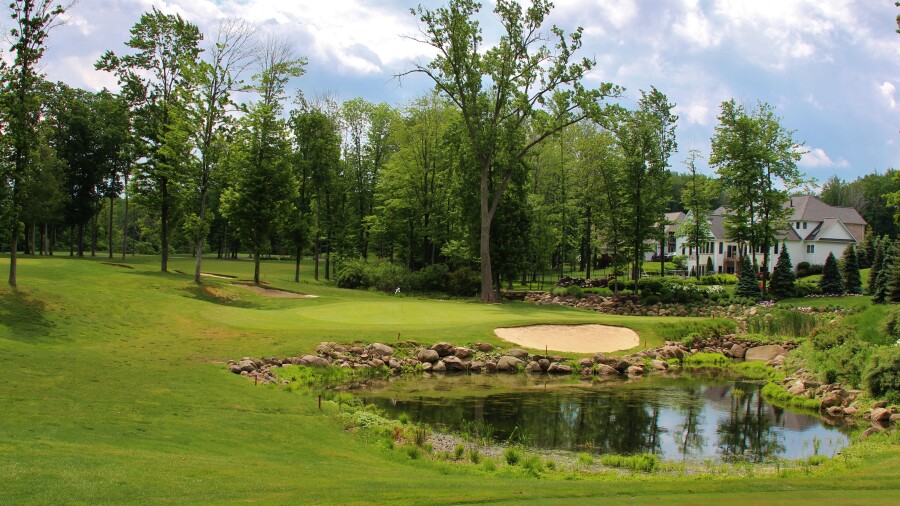 Little Mountain Country Club - hole 2