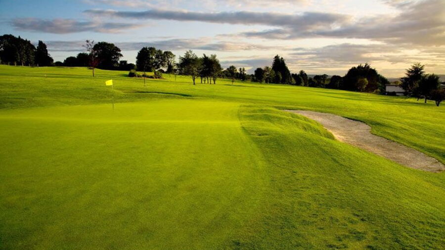 Sloped greens