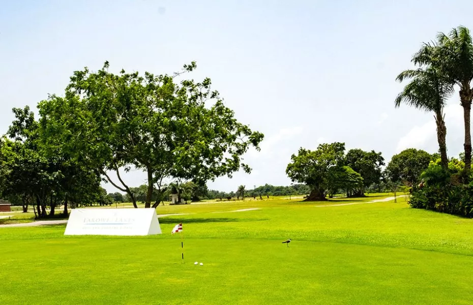 Lakowe Lakes Golf & Country Estate: Putting green