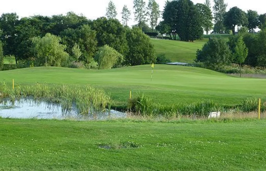 Harwood GC: 4th green
