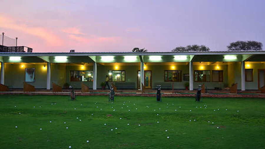 Cambay Golf Resort: Driving range