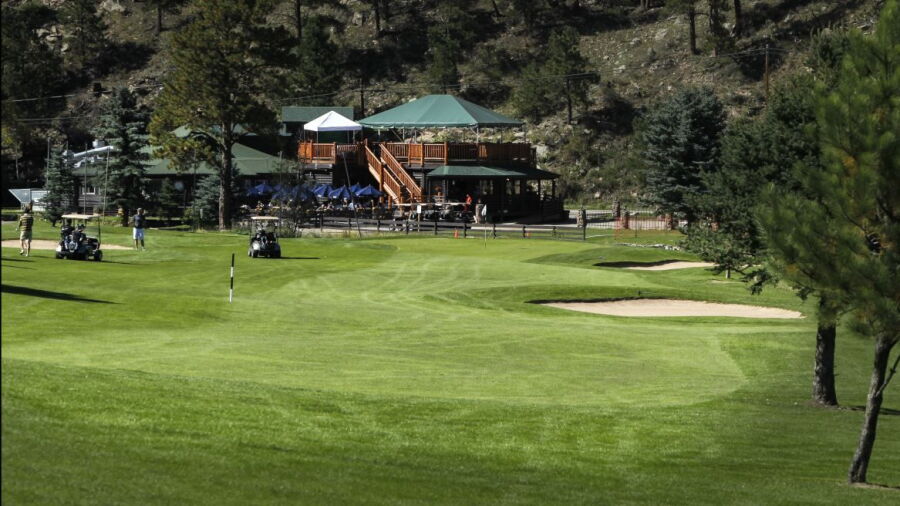 Evergreen GC: #18 & the clubhouse