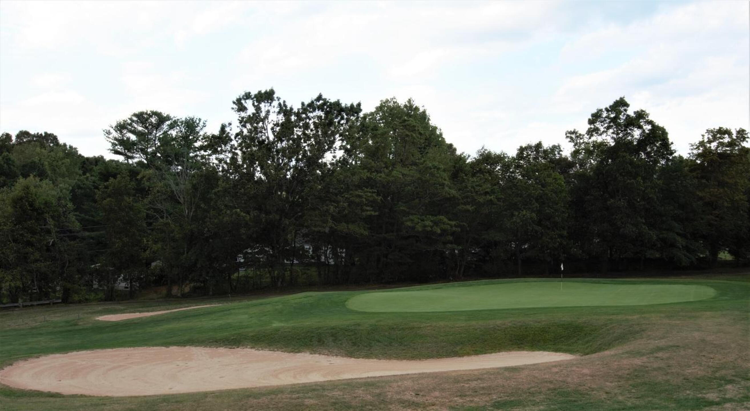 Green one, viewed from its right flank. (Photo submitted by AptlyLinked on 09/07/2020)