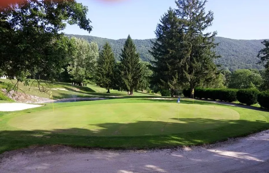 Bluefield Elks CC: Practice area