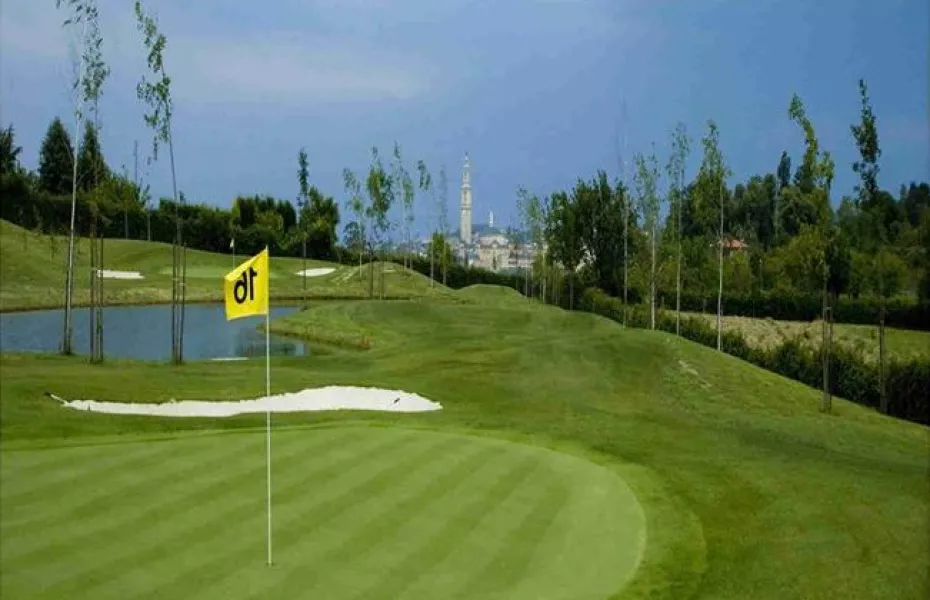 Deva Golf Pitch & Putt: #16