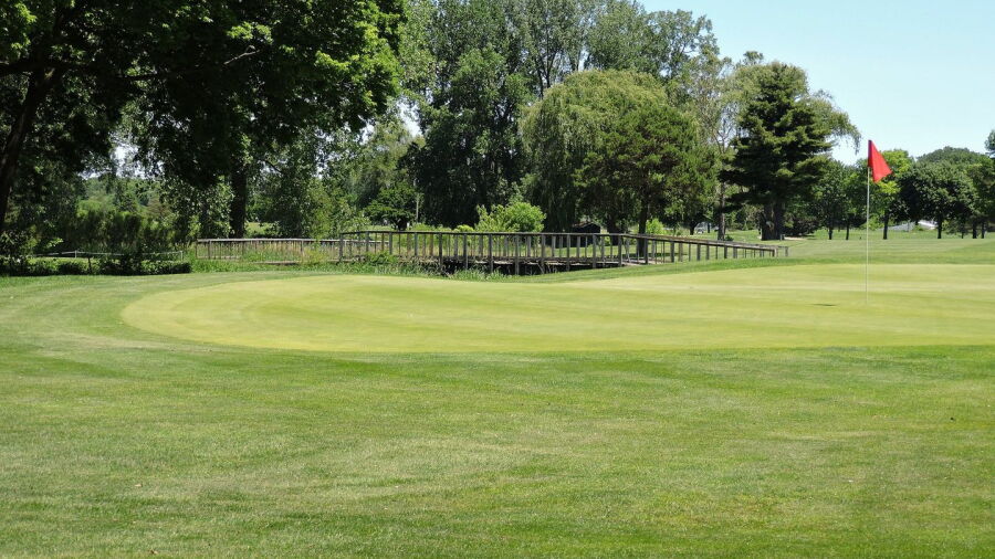 Eighteen at Giant Oak GC