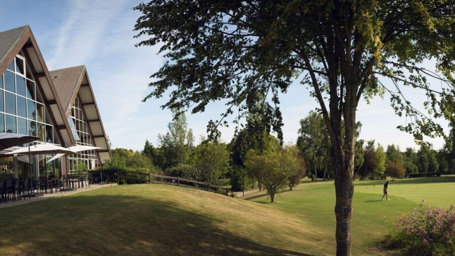 Amiens GC: Clubhouse & practice area