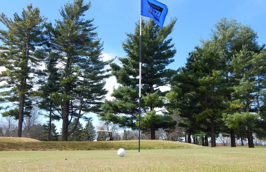 Tuscumbia Golf & Country Club Family Links Course in Green Lake