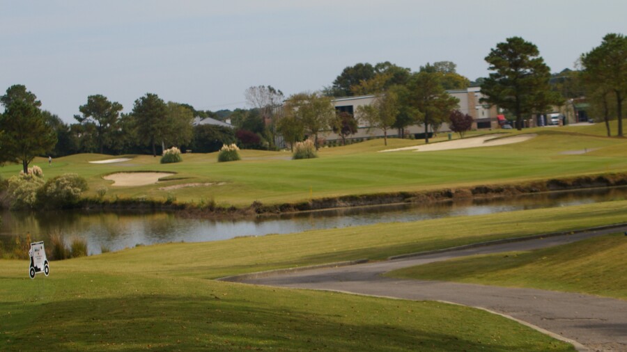 Honey Bee Golf Club - hole 1