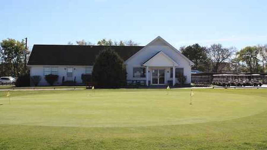 Hunters Point GC: Clubhouse