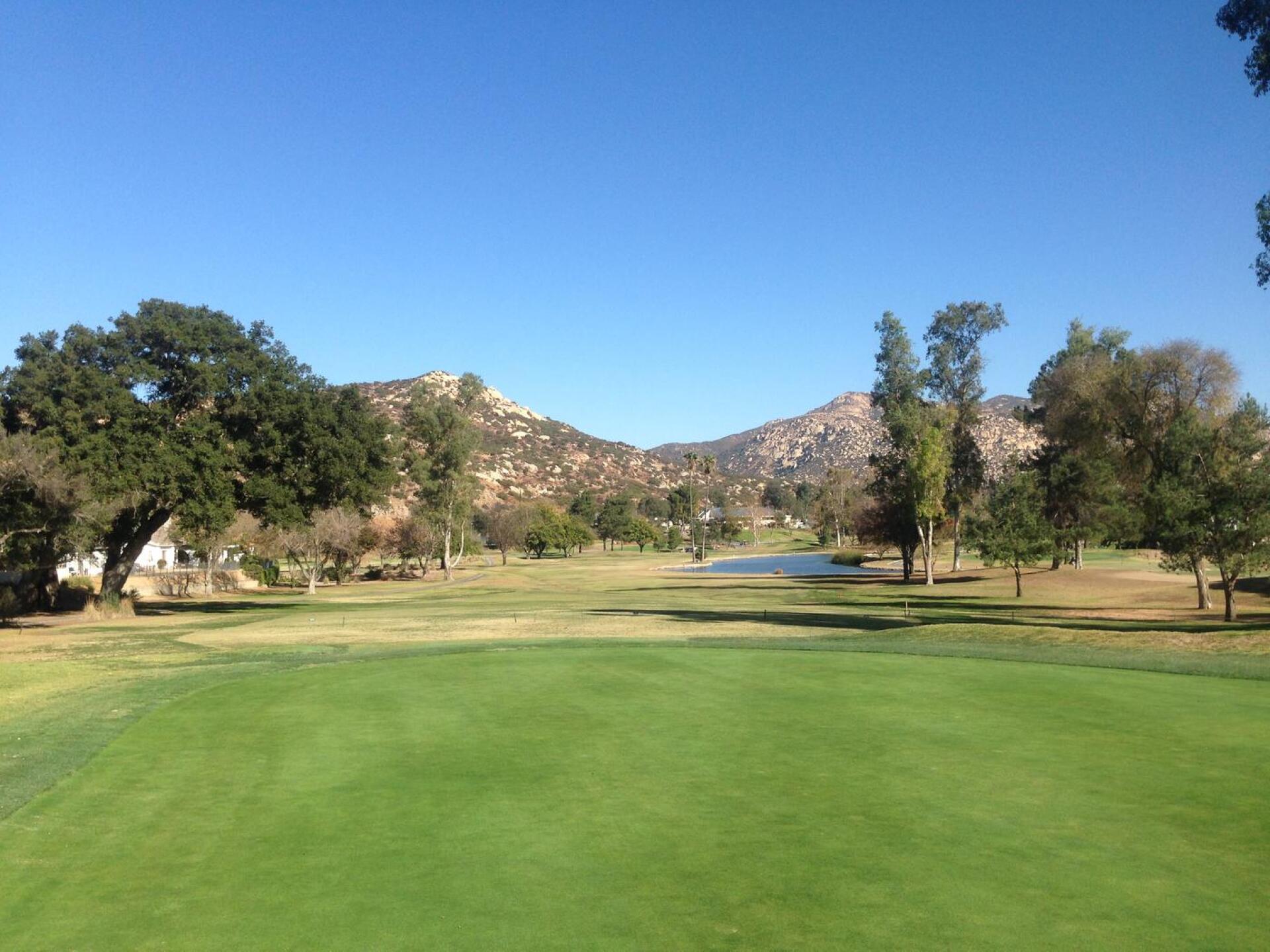 1st hole (Photo submitted by manuelbravo on 12/16/2017)