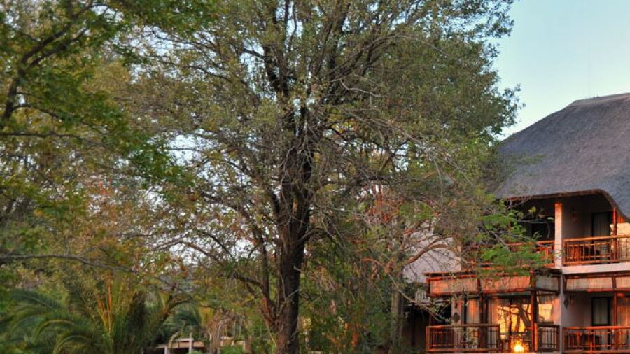 Cresta Mowana Safari Resort & Spa