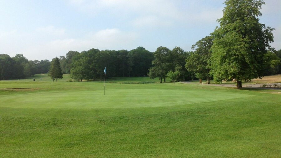 3rd green at Gatton Manor