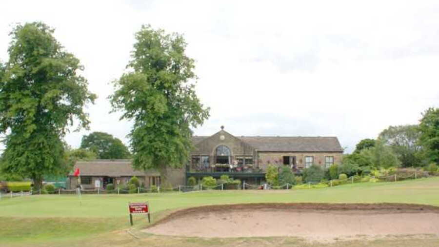 Bingley St. Ives GC: #18 & clubhouse