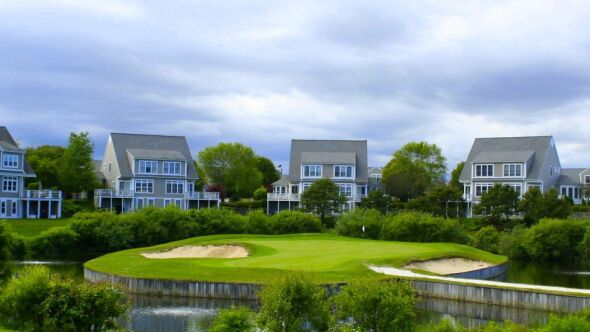 Bay Pointe CC: Island green
