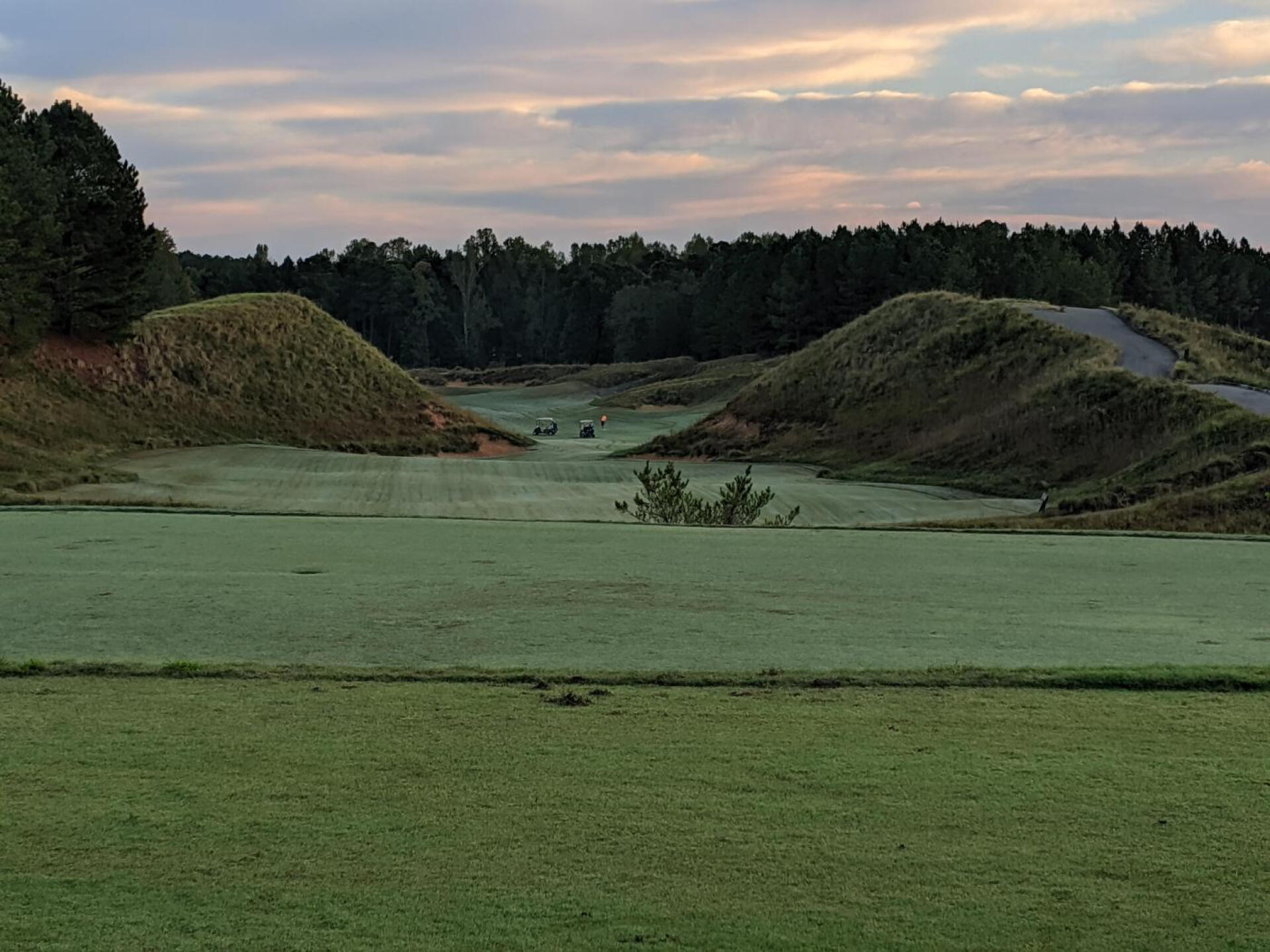 Intimidating tee shot at 1. (Photo submitted by GolferJake78 on 10/17/2019)