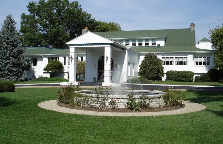 Western Hills CC: clubhouse