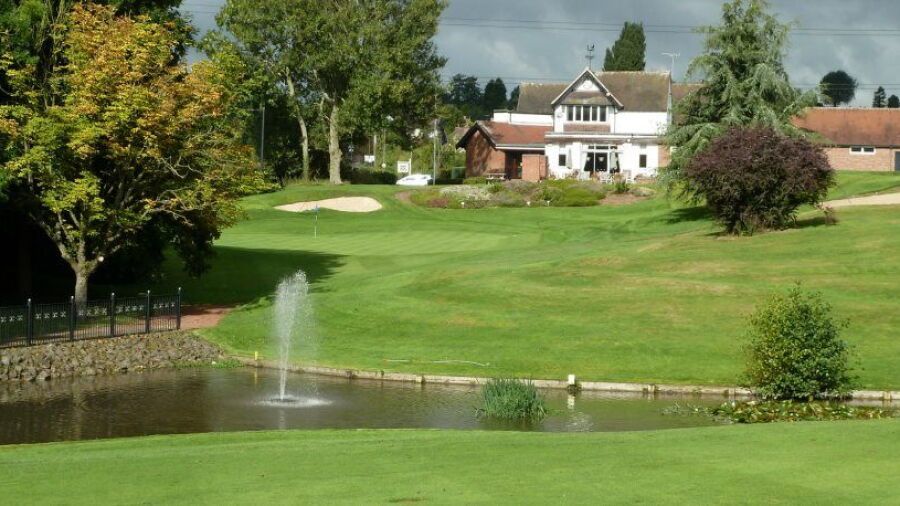 Burton on Trent GC: #18 & clubhouse