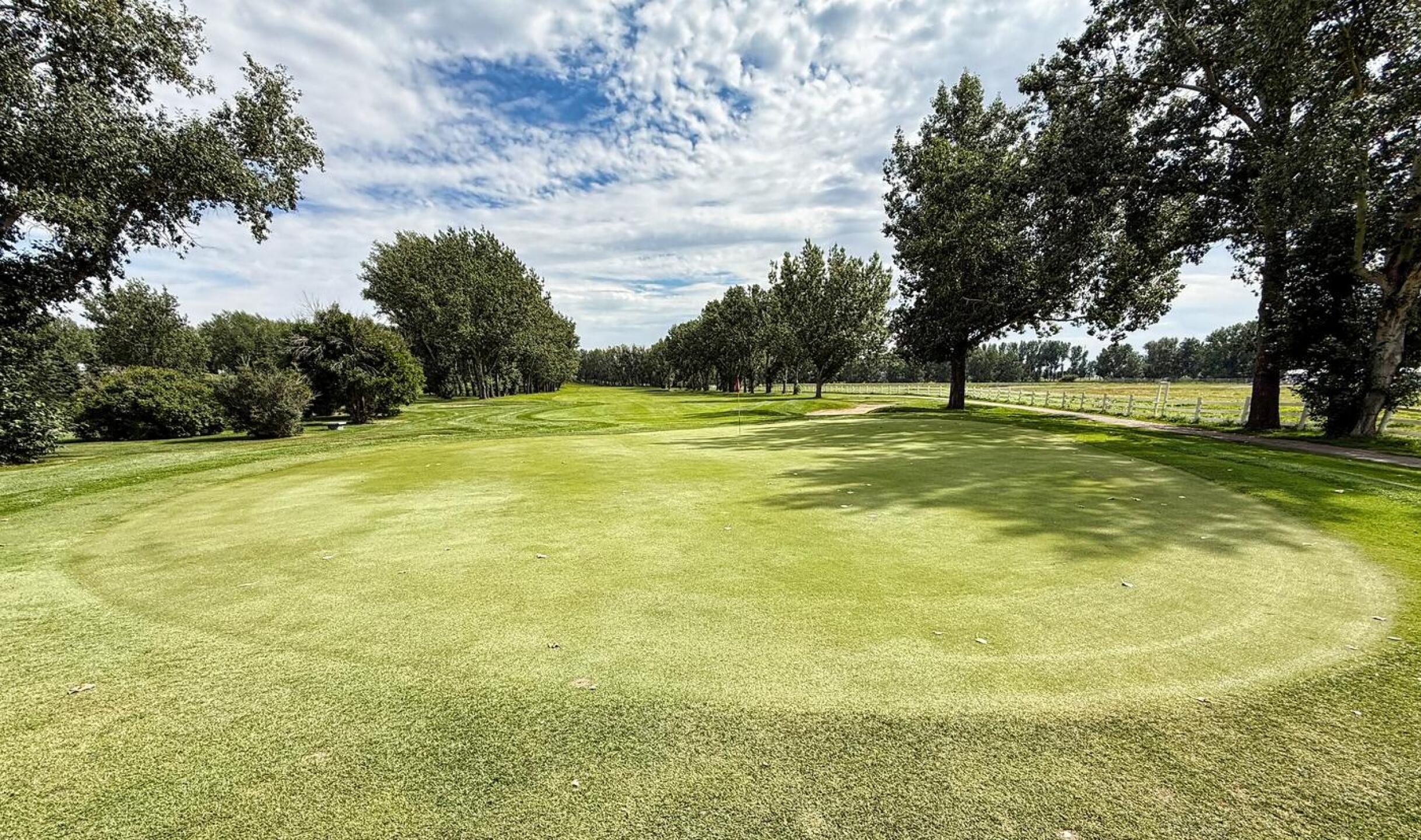 Nanton Golf Club, Hole 1, Par 5, 500 yds (Photo submitted by DYakimec on 12/14/2025)