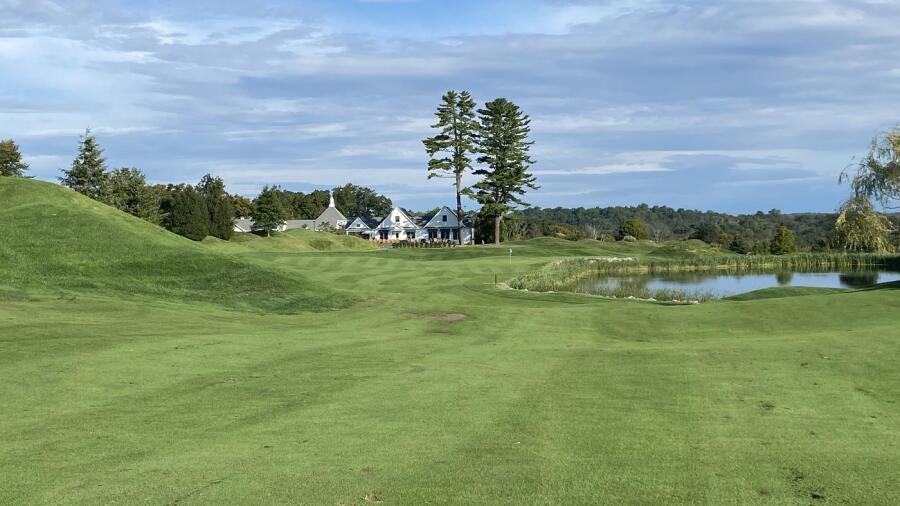 Pound Ridge - pond and clubhouse
