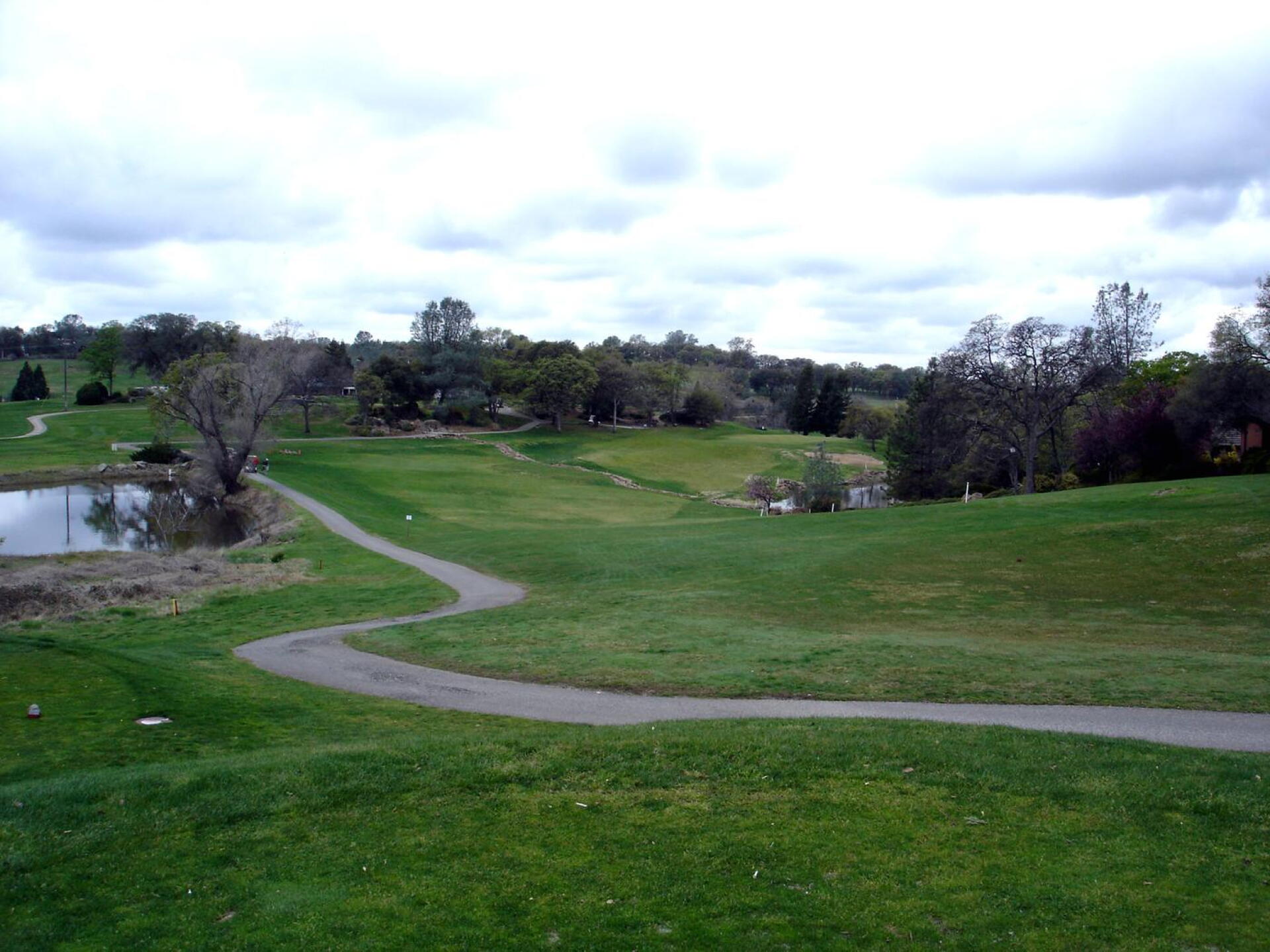 Auburn Valley GC, Hole 9, Par 4, 374 yds (Photo submitted by DYakimec on 06/21/2016)