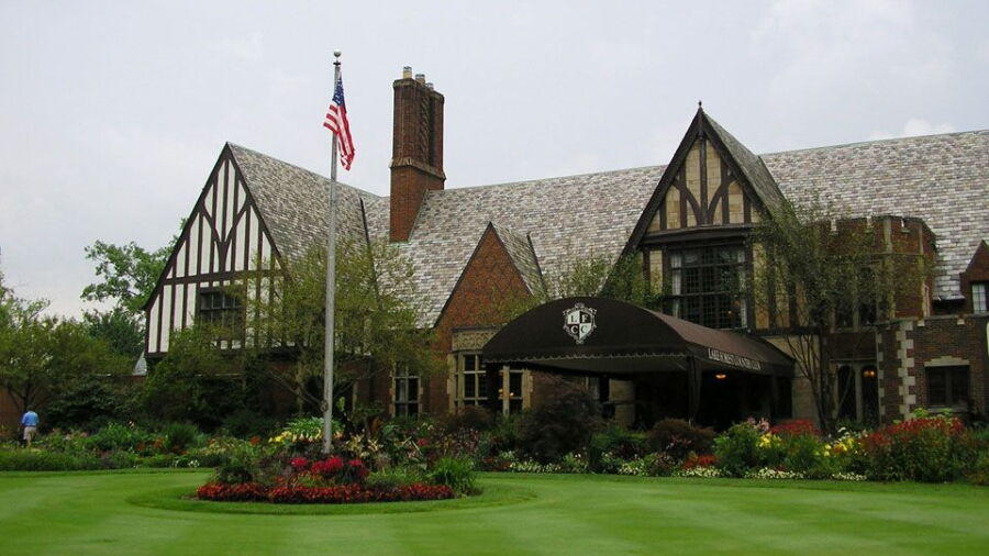 Lake Forest CC: Clubhouse