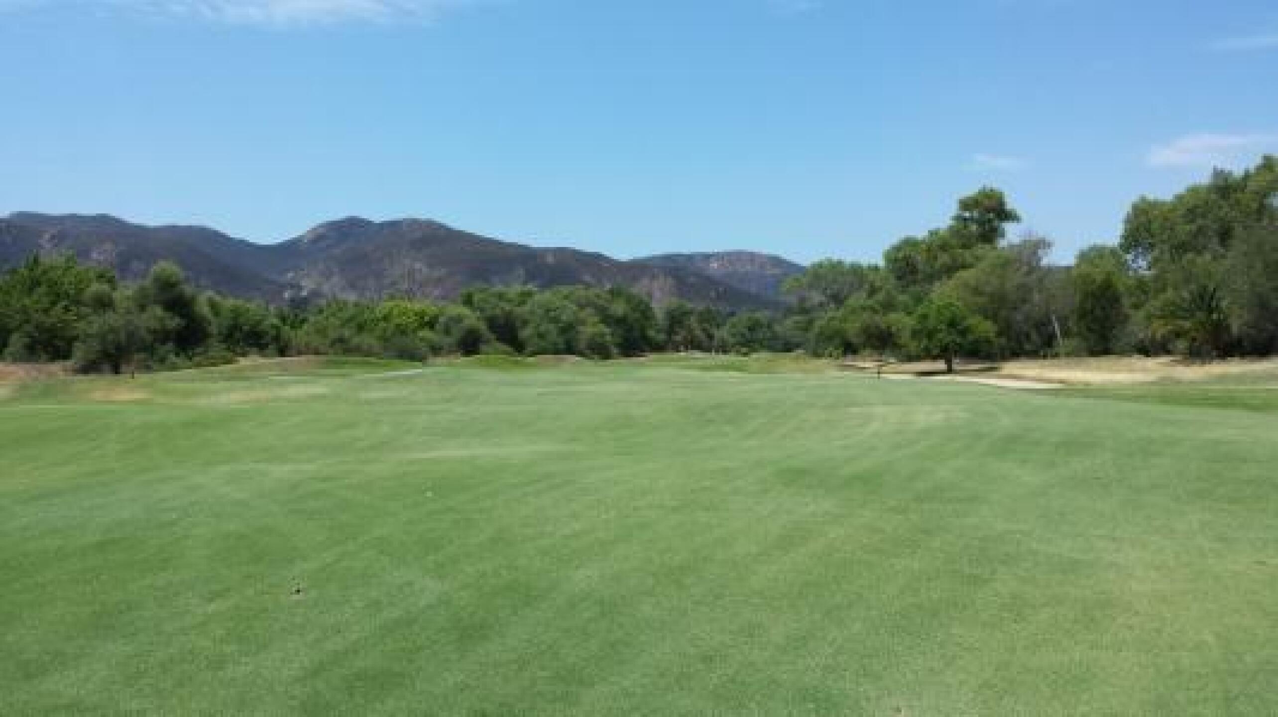 Nice fairways...and beautiful scenery! (Photo submitted by taz104 on 07/15/2013)