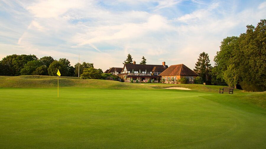 Tandridge GC: #18 & clubhouse