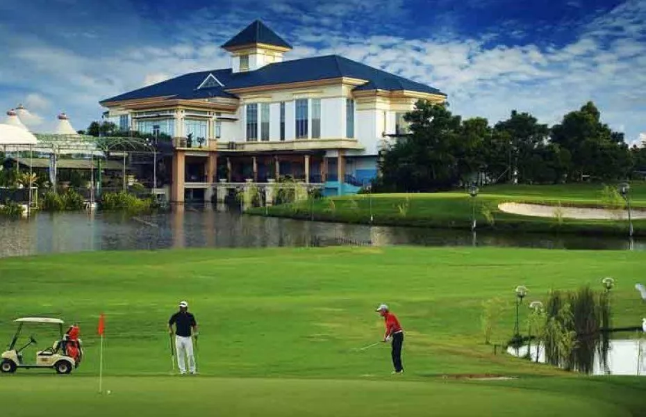 Eastwood Valley Golf & Country Club: Clubhouse