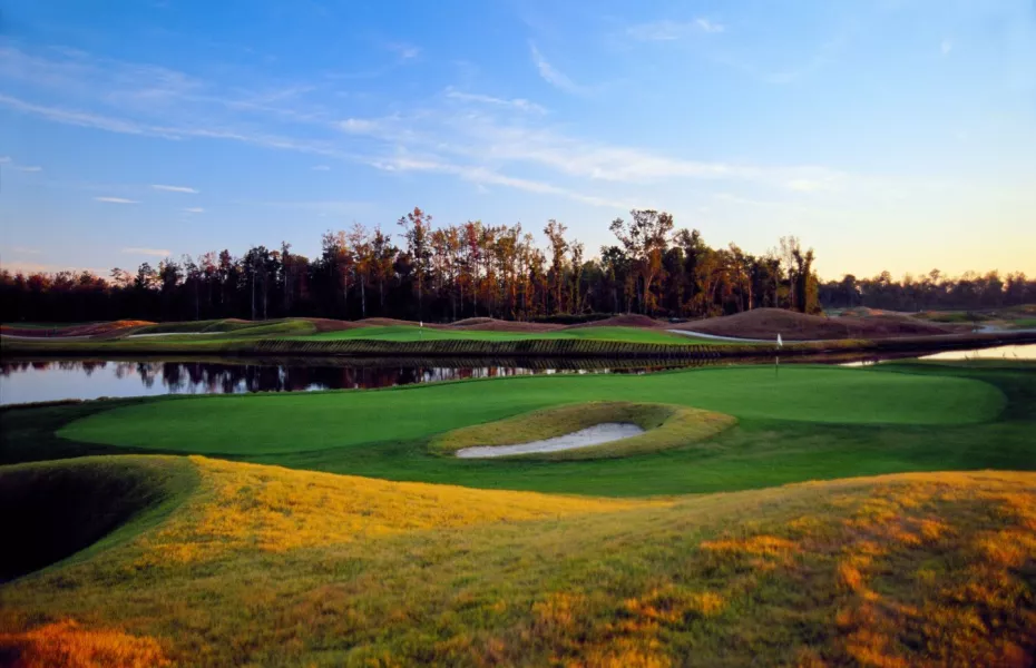 Dye Course at Barefoot Resort: greens #18 and #9