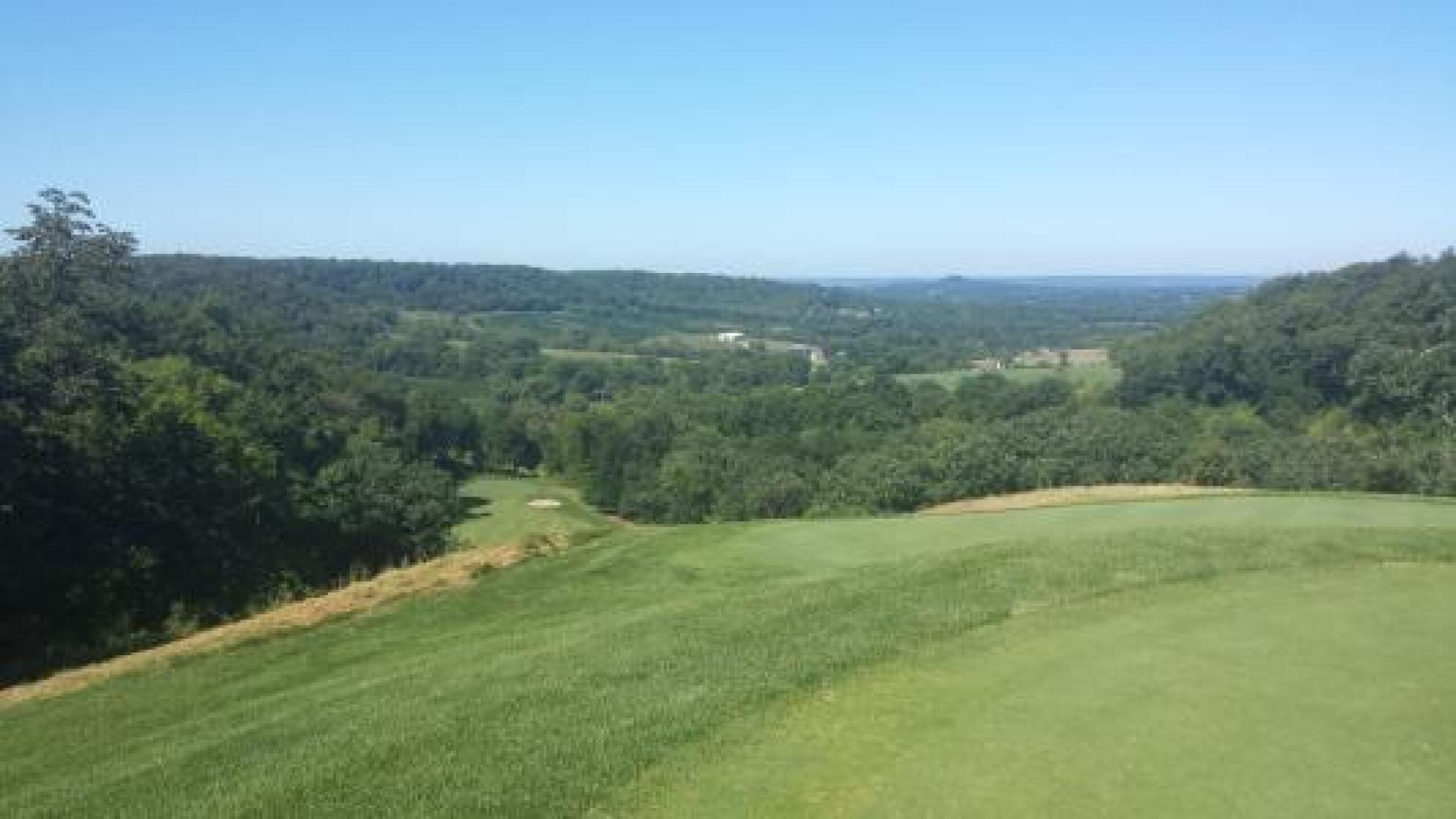 14- 3 States visable from the tee box. All downhill. (Photo submitted by Sendog on 08/12/2013)