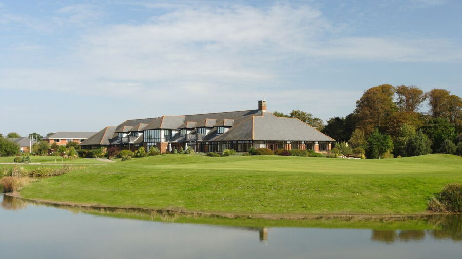 Cams Hall Estate GC: Clubhouse