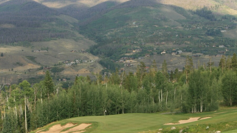 Raven Golf Club at Three Peaks - hole 8
