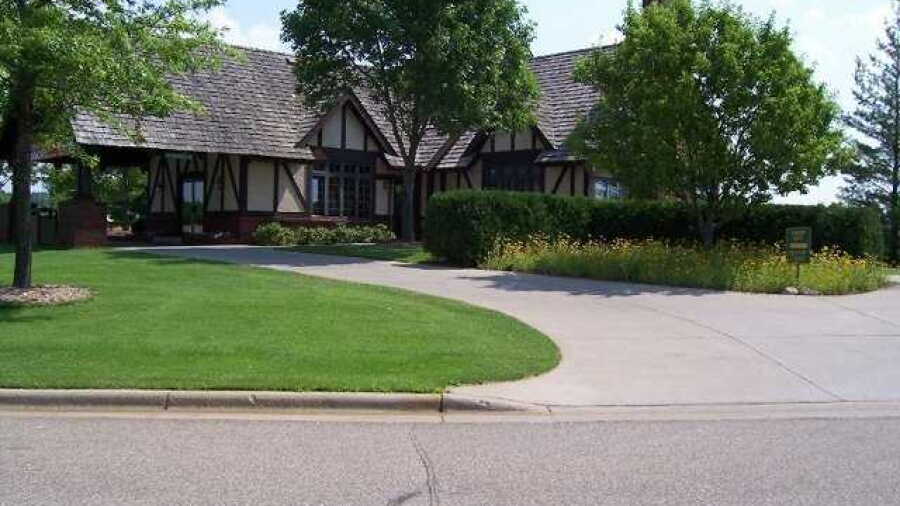 Fox Hollow GC: Clubhouse