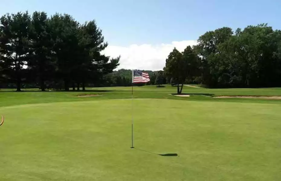 Van Schaick Island CC: #9