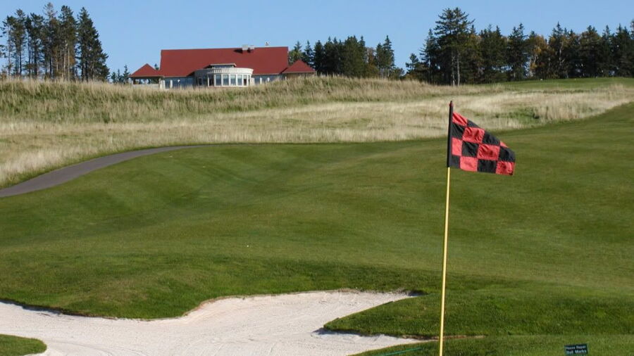 Fox Meadow: #18 & clubhouse