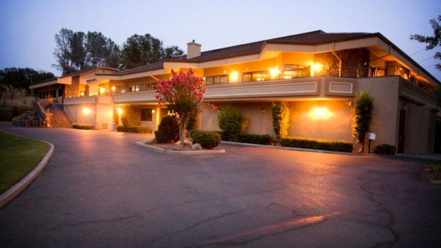 Canyon Oaks CC: clubhouse