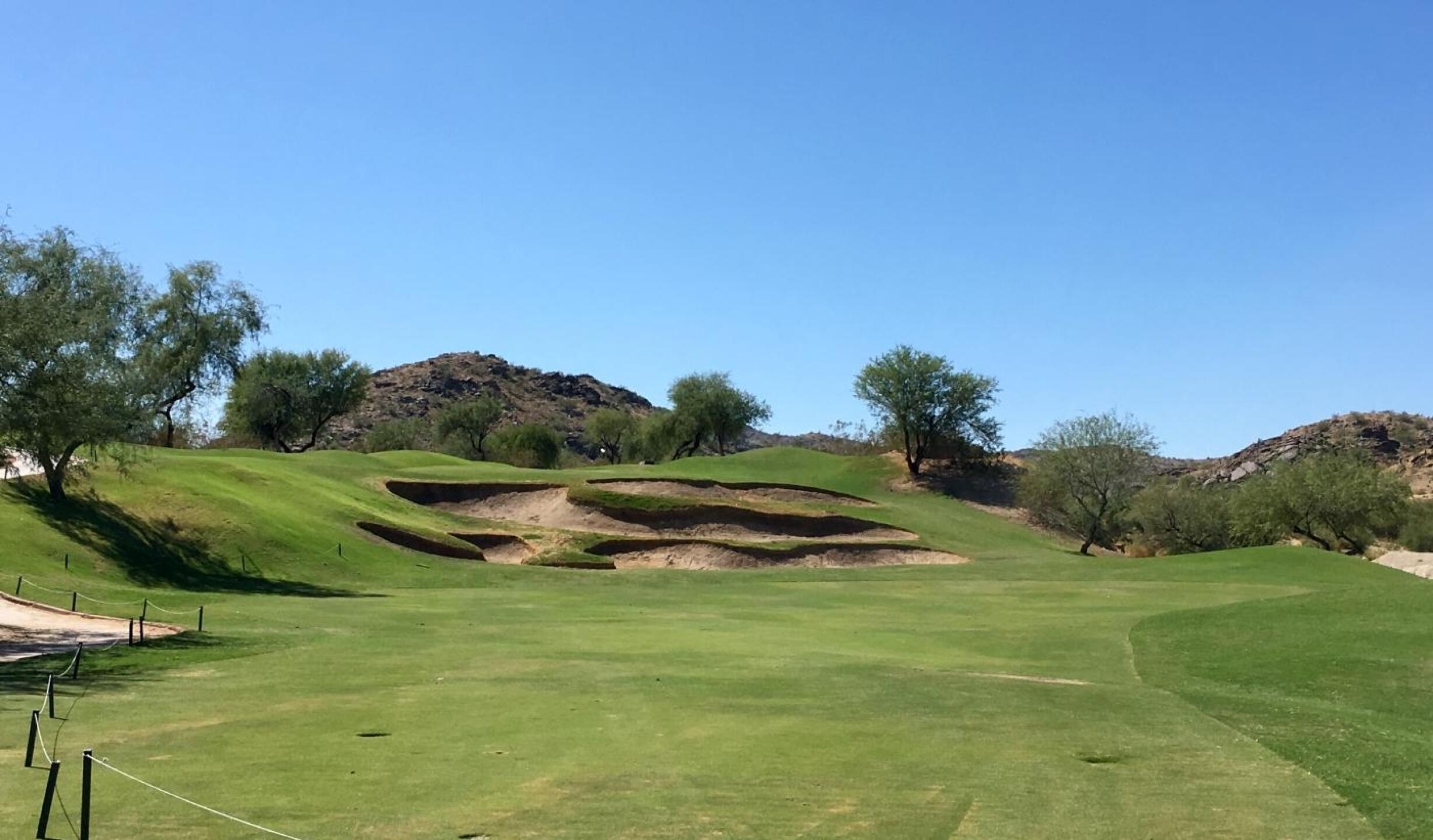 Uphill green with lots of bunkers in your way (Photo submitted by u314159649213 on 10/03/2019)