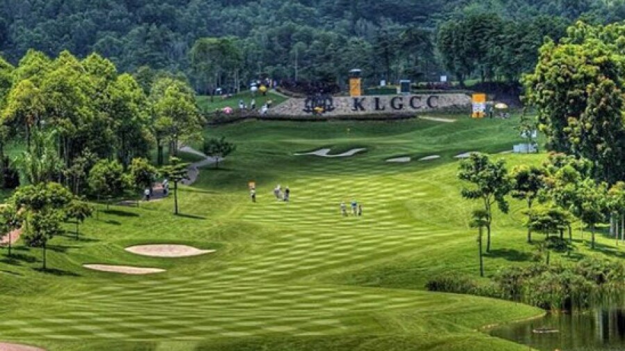 5 - Living The Green - November 2015 - patperezgolf