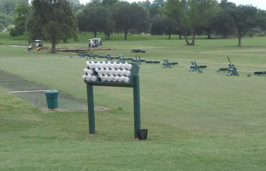 Elkins Lake CC: Driving range